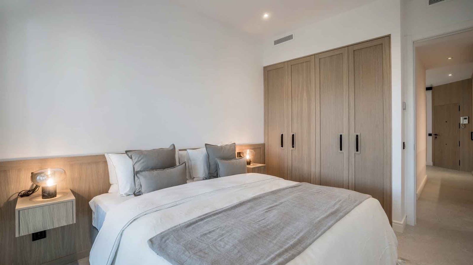 3 soveværelse Lejlighed til salg i Golden Mile med swimmingpool - € 1.995.000 (Ref: 8615254)