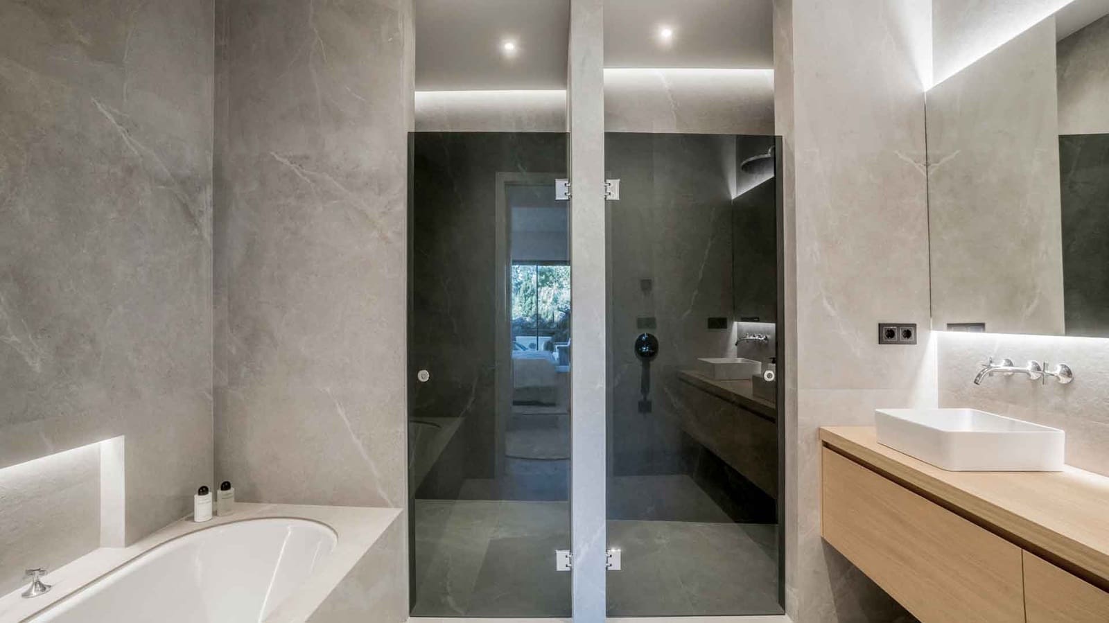 3 soveværelse Lejlighed til salg i Golden Mile med swimmingpool - € 1.995.000 (Ref: 8615254)