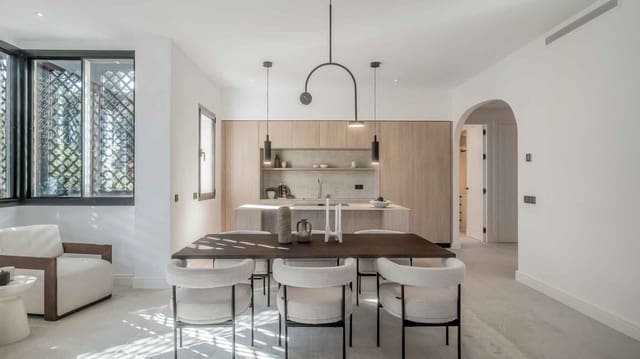 Apartamento de 3 habitaciones en Lomas De Marbella, Marbella en venta con piscina - 1.995.000 € (Ref: 8615254)