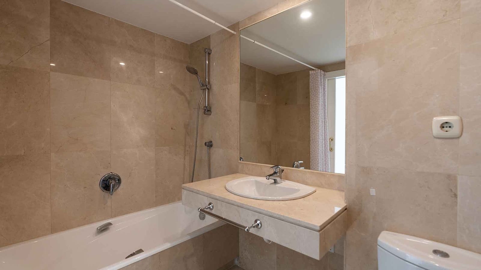 3 chambre Appartement à vendre à Estepona avec piscine - 1 250 000 € (Ref: 8625093)