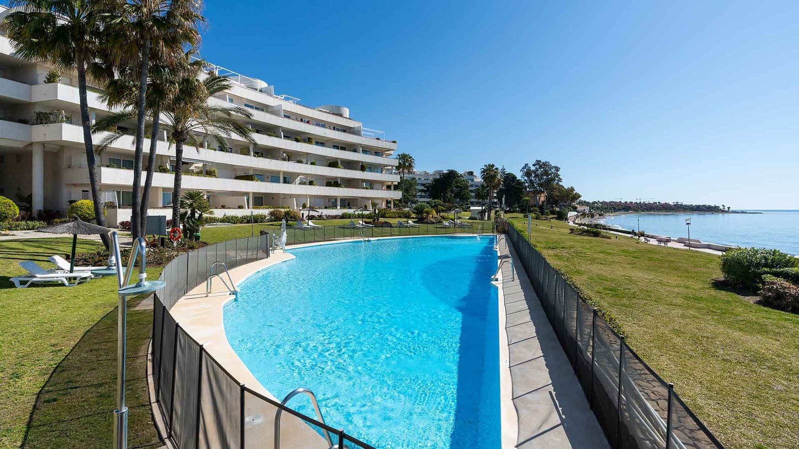 3 chambre Appartement à vendre à Estepona avec piscine - 1 250 000 € (Ref: 8625093)