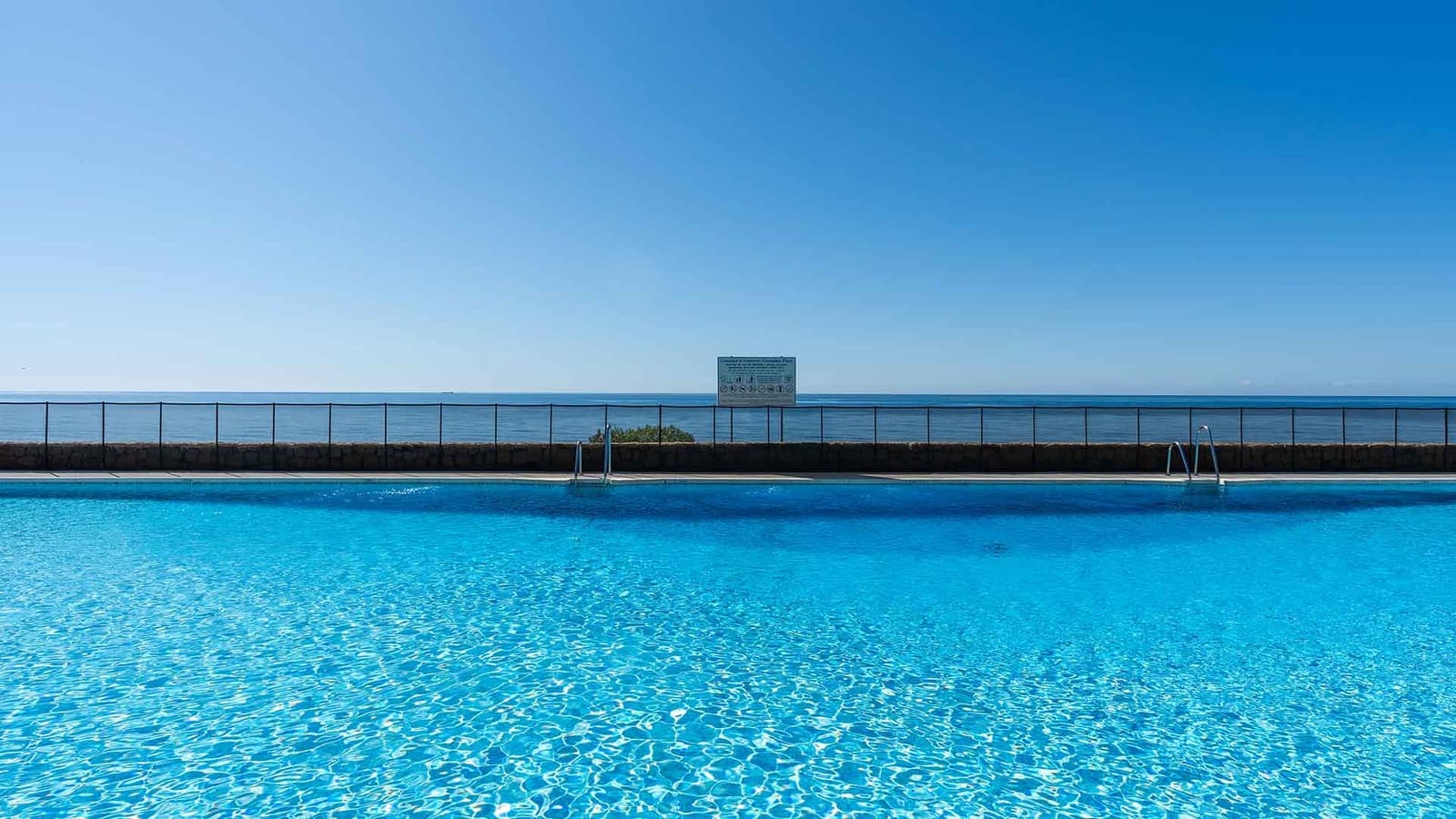 3 chambre Appartement à vendre à Estepona avec piscine - 1 250 000 € (Ref: 8625093)