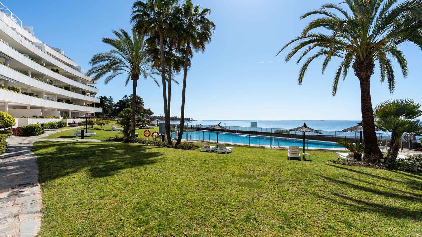 3 chambre Appartement à vendre à Estepona avec piscine - 1 250 000 € (Ref: 8625093)