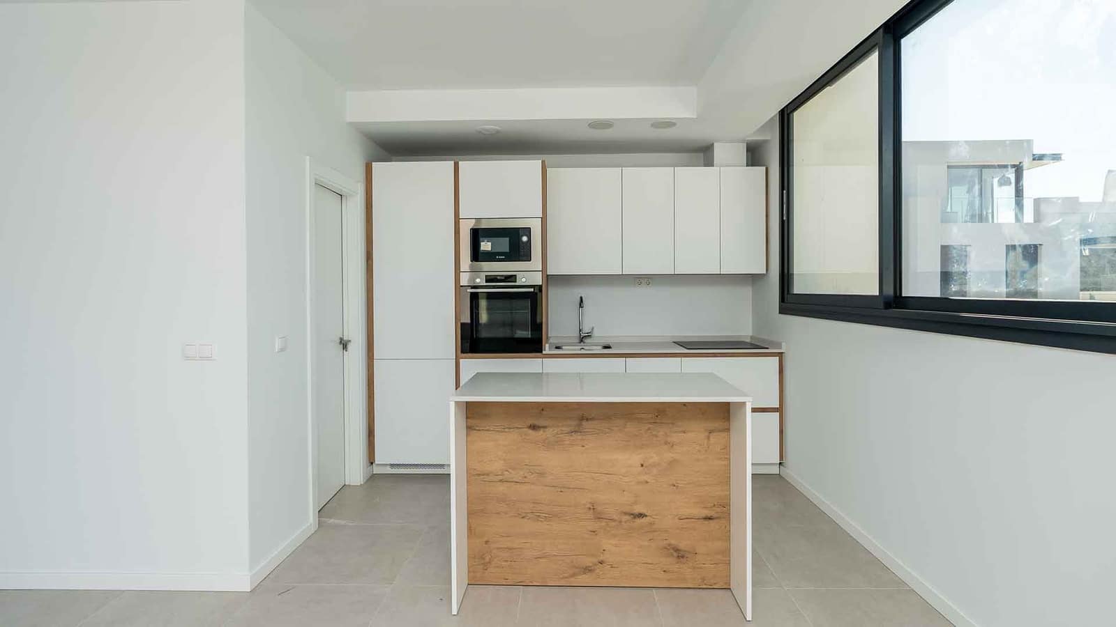 Apartamento de 2 habitaciones en Estepona en venta con piscina - 575.000 € (Ref: 8692914)