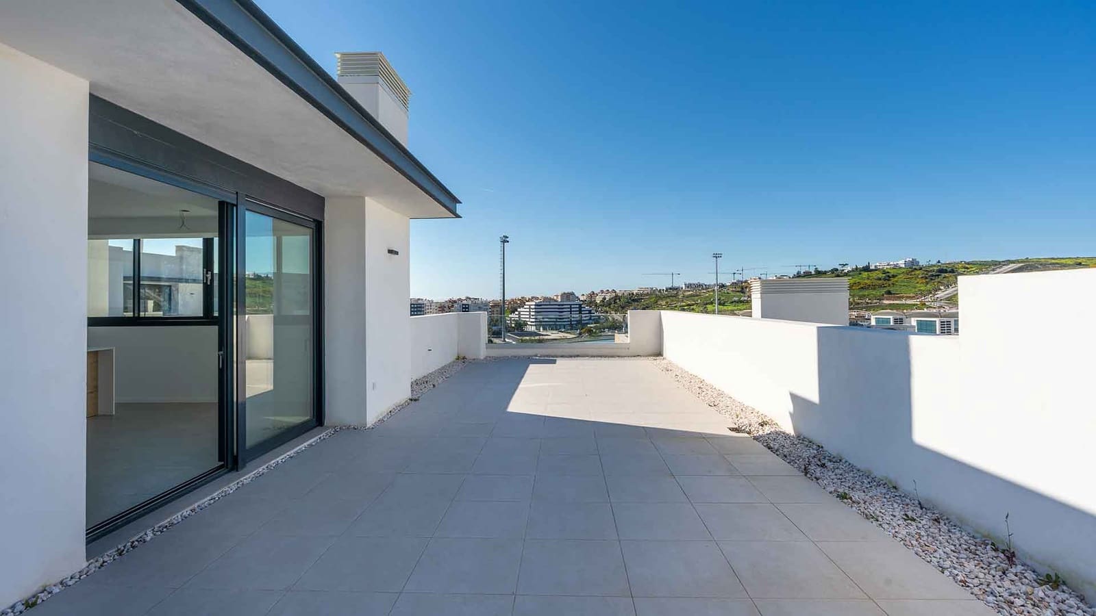 Apartamento de 2 habitaciones en Estepona en venta con piscina - 575.000 € (Ref: 8692914)