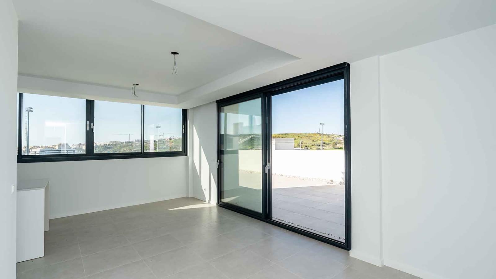 Apartamento de 2 habitaciones en Estepona en venta con piscina - 575.000 € (Ref: 8692914)