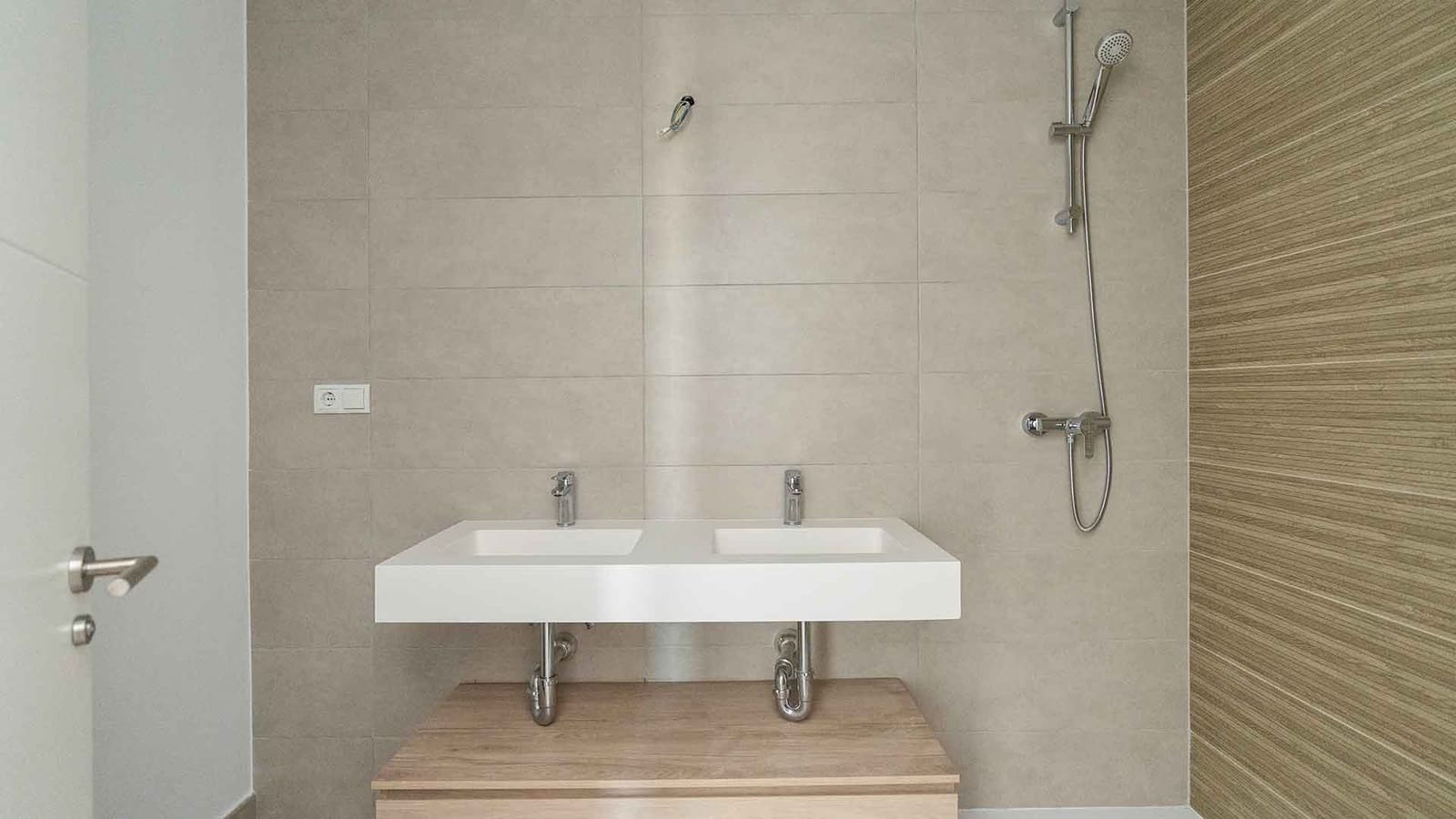 Apartamento de 2 habitaciones en Estepona en venta con piscina - 575.000 € (Ref: 8692914)