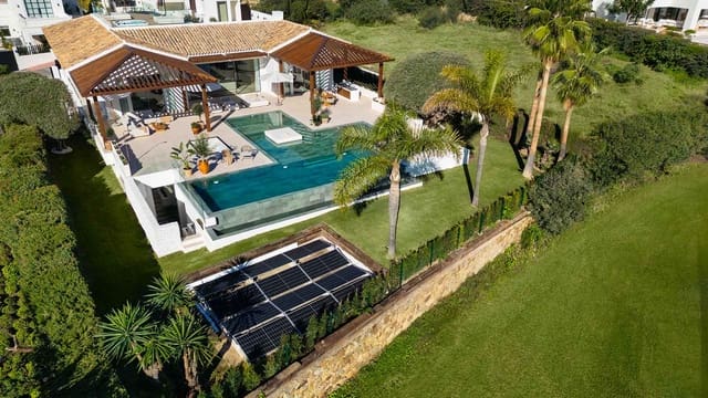6 soverom Villa til salgs i Las Brisas, Marbella med svømmebasseng - € 10 950 000 (Ref: 8697984)