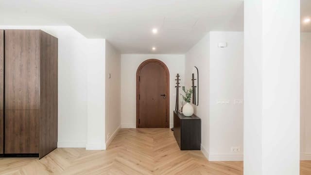 Apartamento de 4 habitaciones en Lomas De Marbella, Marbella en venta con piscina - 1.995.000 € (Ref: 8699627)