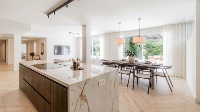 Apartamento de 4 habitaciones en Lomas De Marbella, Marbella en venta con piscina - 1.995.000 € (Ref: 8699627)