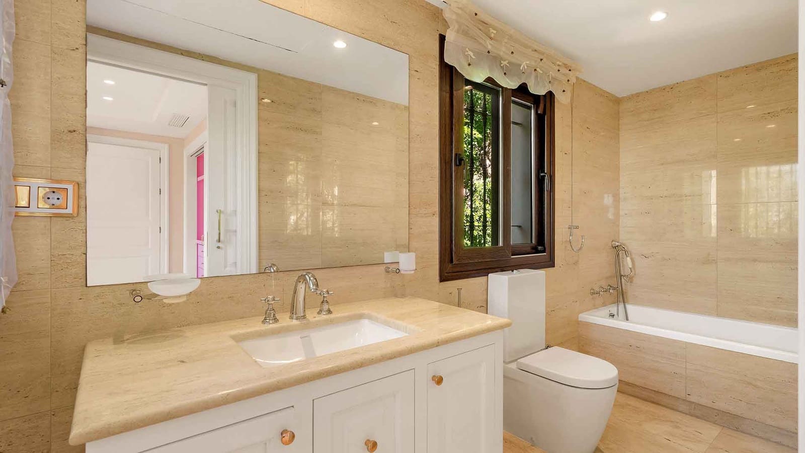 7 chambre Villa/Maison à vendre à Benahavis avec piscine - 3 995 000 € (Ref: 8702807)