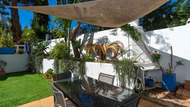 3 soveværelse Byhus til salg i Lomas De Marbella, Marbella med swimmingpool - € 595.000 (Ref: 8743247)