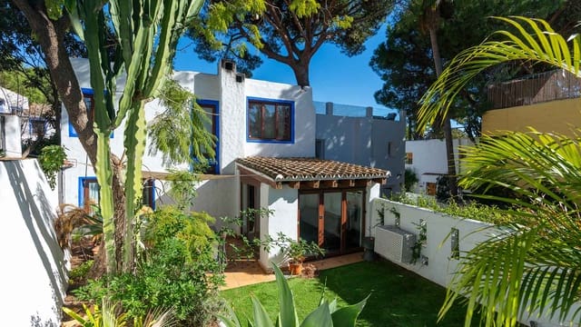 3 soveværelse Byhus til salg i Lomas De Marbella, Marbella med swimmingpool - € 595.000 (Ref: 8743247)