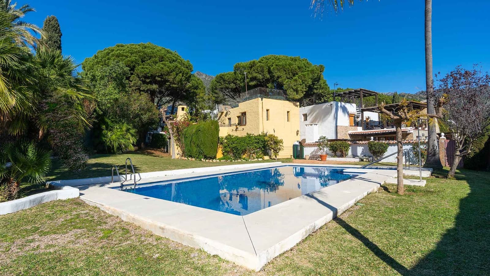 3 bedroom Townhouse for sale in Golden Mile with pool - € 595,000 (Ref: 8743247)