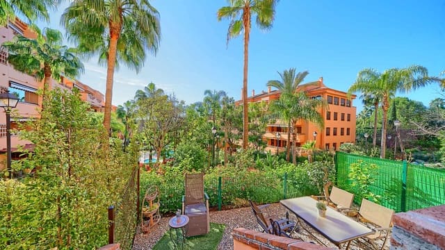 2 sypialnia Apartament na sprzedaż w Lomas De Marbella, Marbella z basenem - 640 000 € (Ref: 8798709)