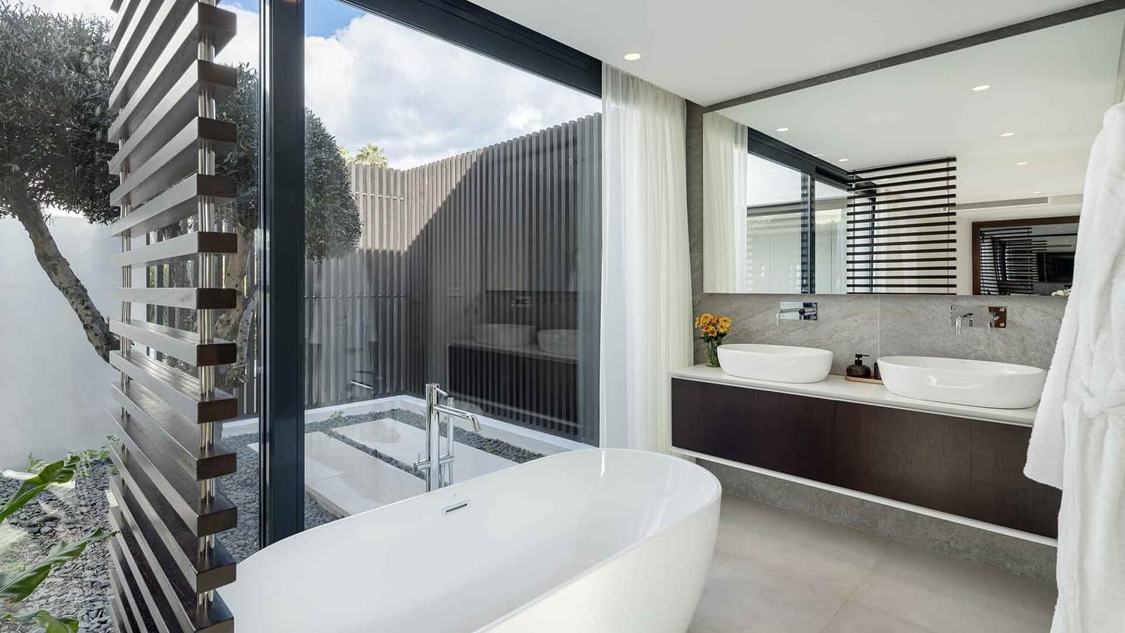 6 soverom Villa til salgs i Nueva Andalucia med svømmebasseng - € 3 995 000 (Ref: 8798710)