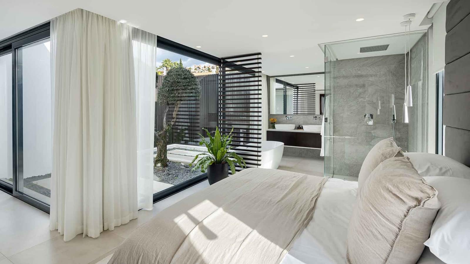 6 soverom Villa til salgs i Nueva Andalucia med svømmebasseng - € 3 995 000 (Ref: 8798710)