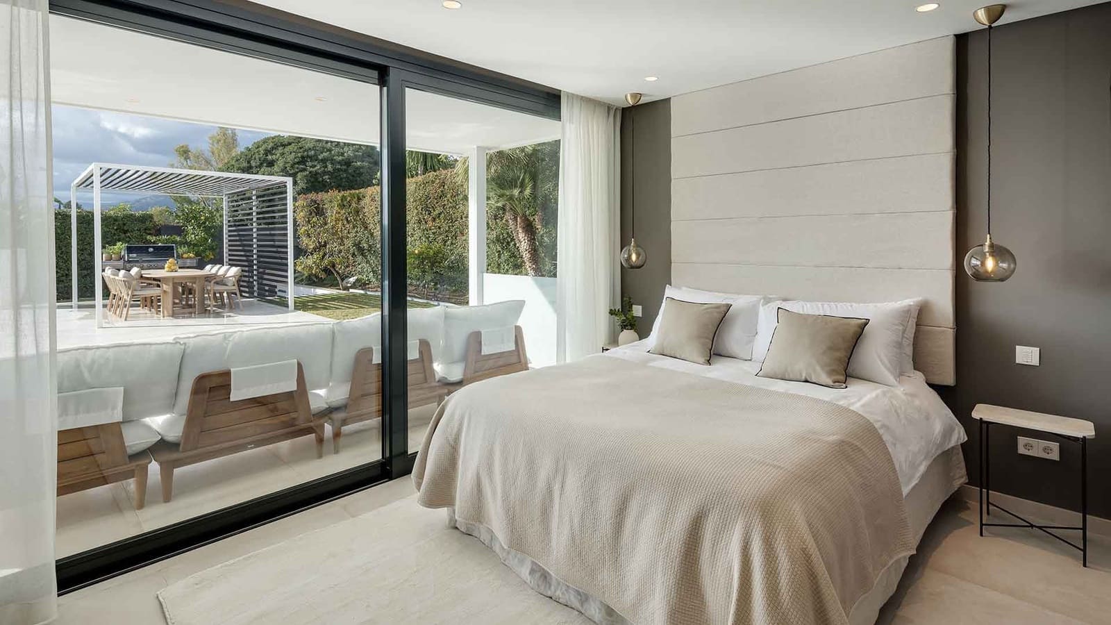 6 soverom Villa til salgs i Nueva Andalucia med svømmebasseng - € 3 995 000 (Ref: 8798710)