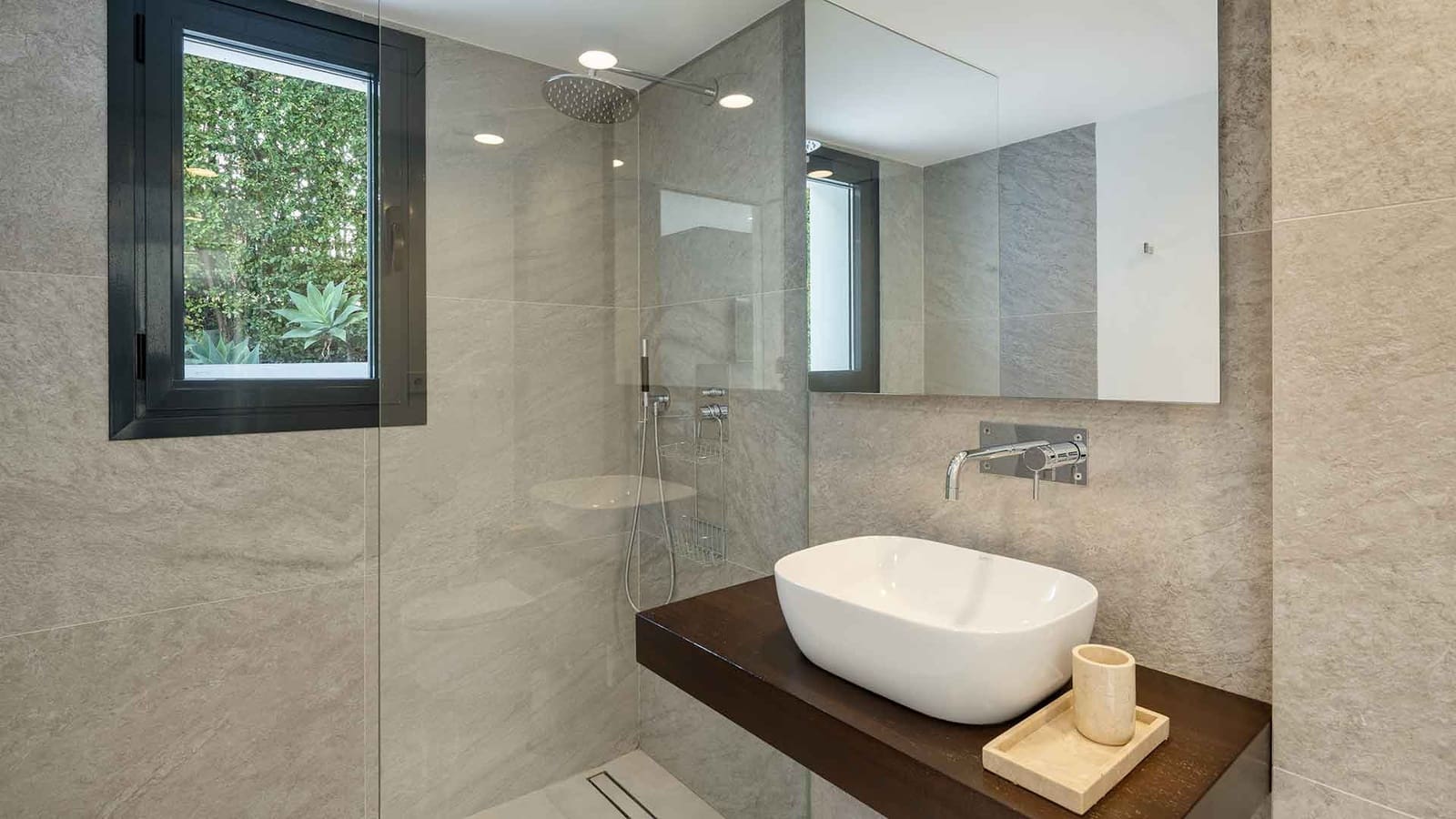 6 soverom Villa til salgs i Nueva Andalucia med svømmebasseng - € 3 995 000 (Ref: 8798710)