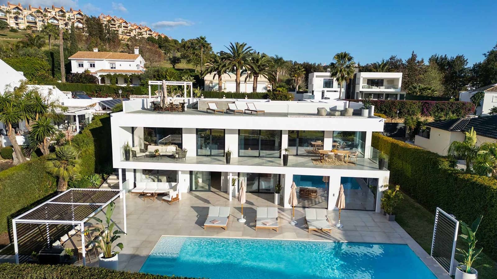 6 soverom Villa til salgs i Nueva Andalucia med svømmebasseng - € 3 995 000 (Ref: 8798710)