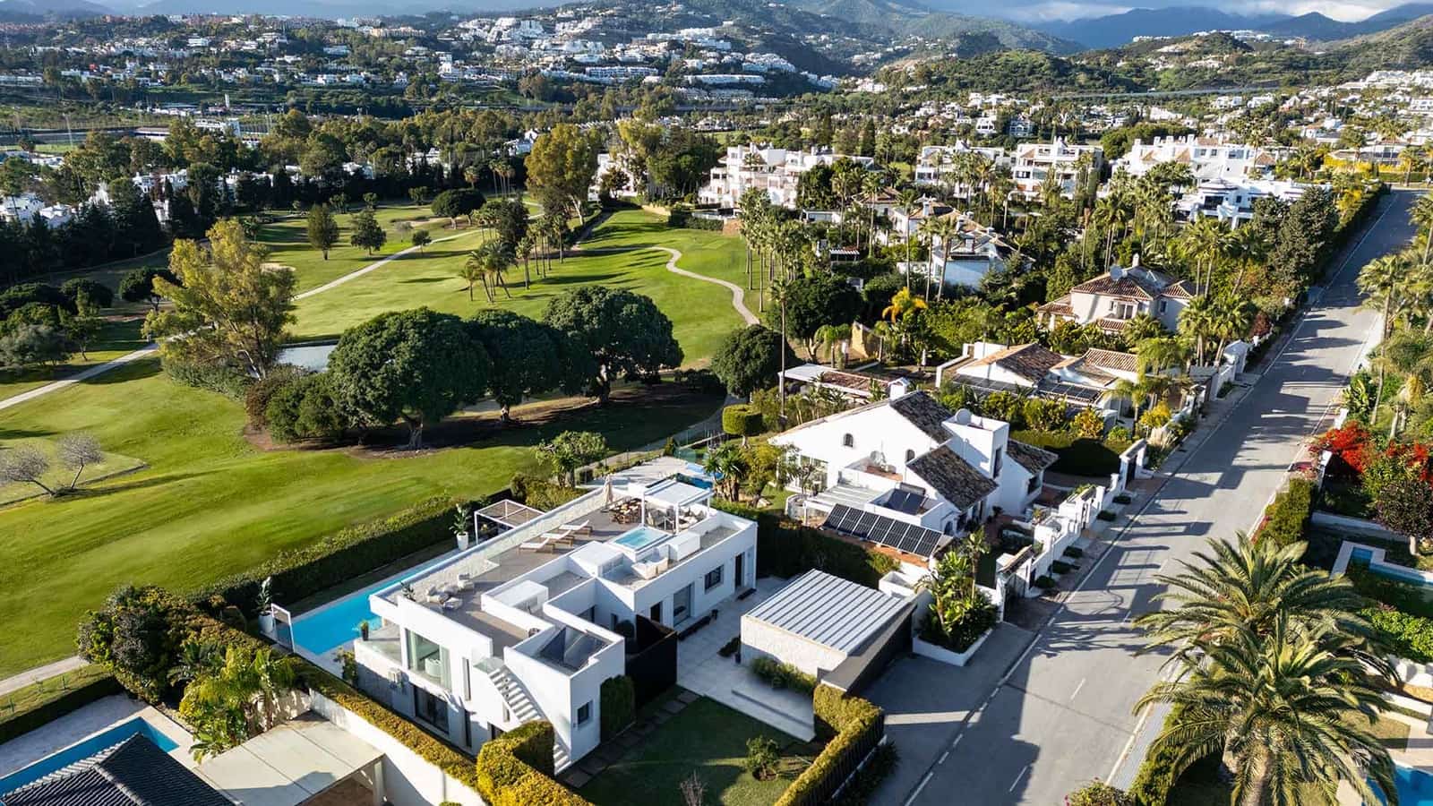 6 soverom Villa til salgs i Nueva Andalucia med svømmebasseng - € 3 995 000 (Ref: 8798710)