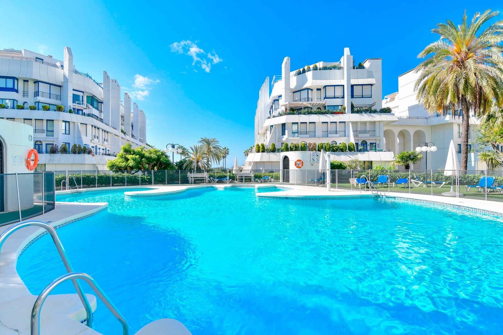 3 makuuhuone Huoneisto myytävänä paikassa Marbella mukana uima-altaan - 975 000 € (Ref: 8798713)