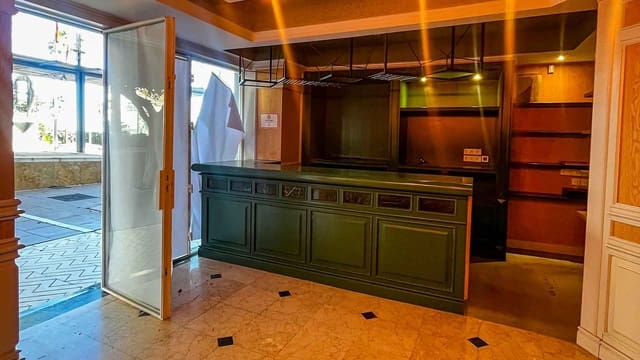 Business for sale in Playa Bajadilla - Puertos, Marbella - € 1,300,000 (Ref: 8817491)