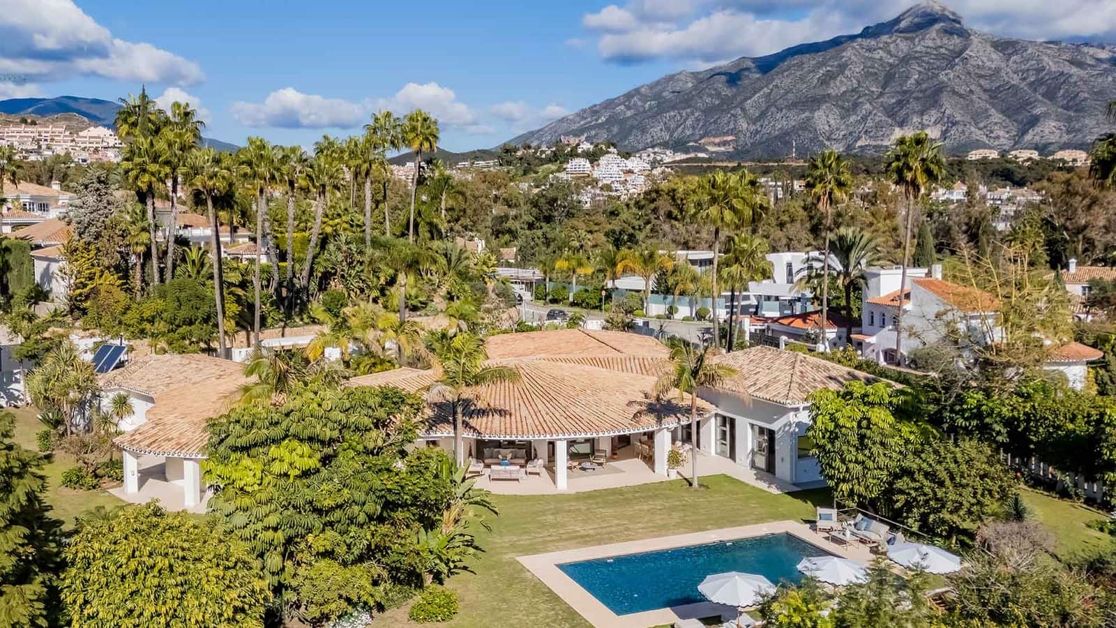 5 sypialnia Willa na sprzedaż w Nueva Andalucia z basenem - 6 995 000 € (Ref: 8834885)