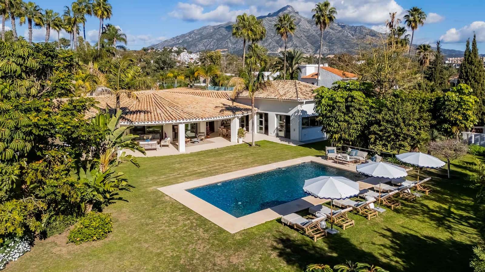 5 sypialnia Willa na sprzedaż w Nueva Andalucia z basenem - 6 995 000 € (Ref: 8834885)