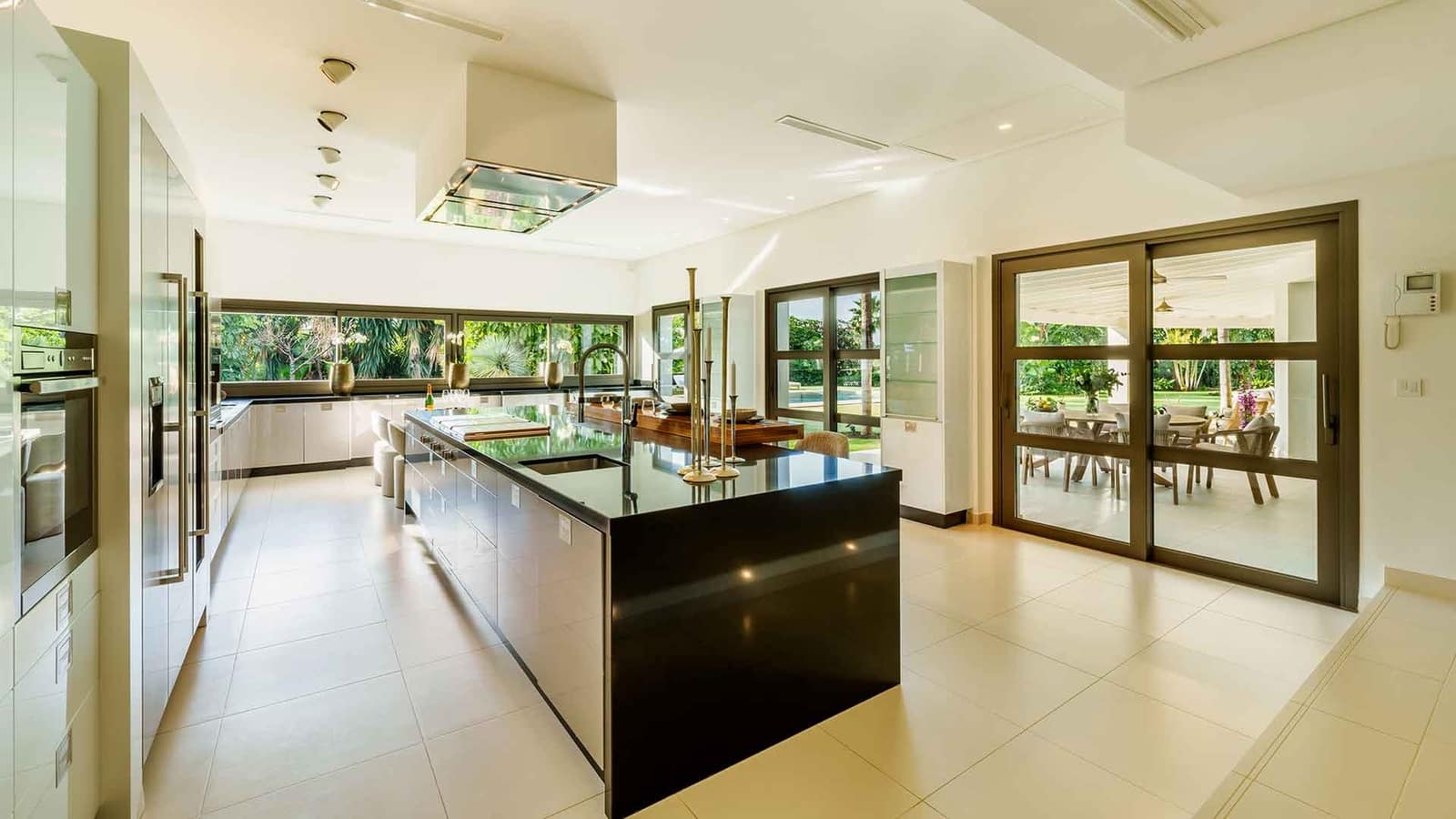 5 sypialnia Willa na sprzedaż w Nueva Andalucia z basenem - 6 995 000 € (Ref: 8834885)