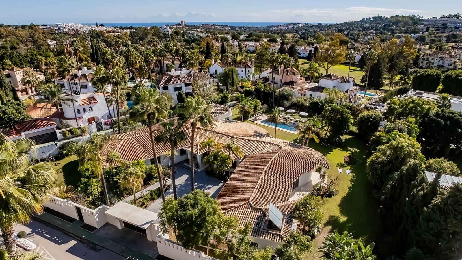 5 sypialnia Willa na sprzedaż w Nueva Andalucia z basenem - 6 995 000 € (Ref: 8834885)