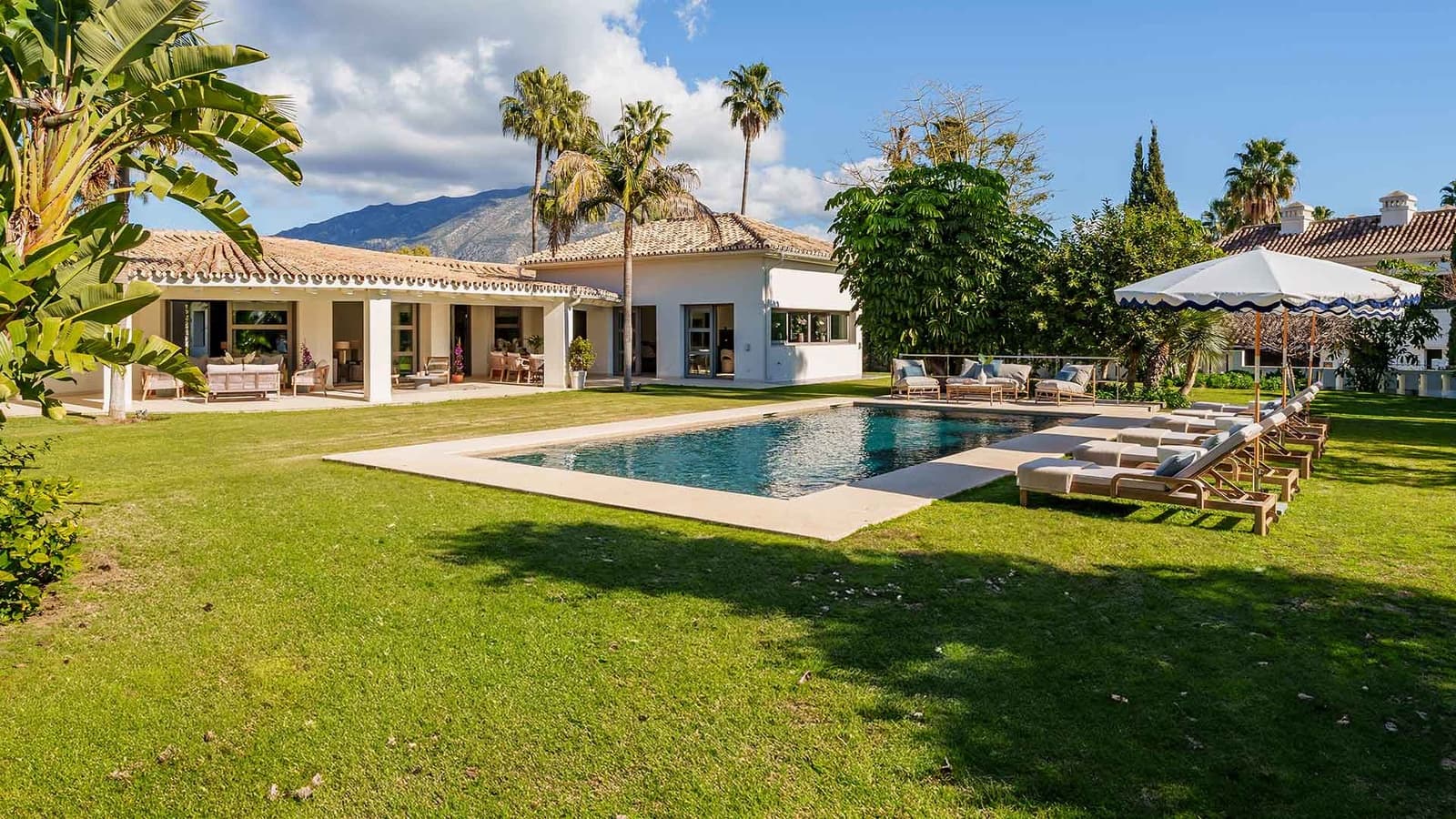 5 sypialnia Willa na sprzedaż w Nueva Andalucia z basenem - 6 995 000 € (Ref: 8834885)