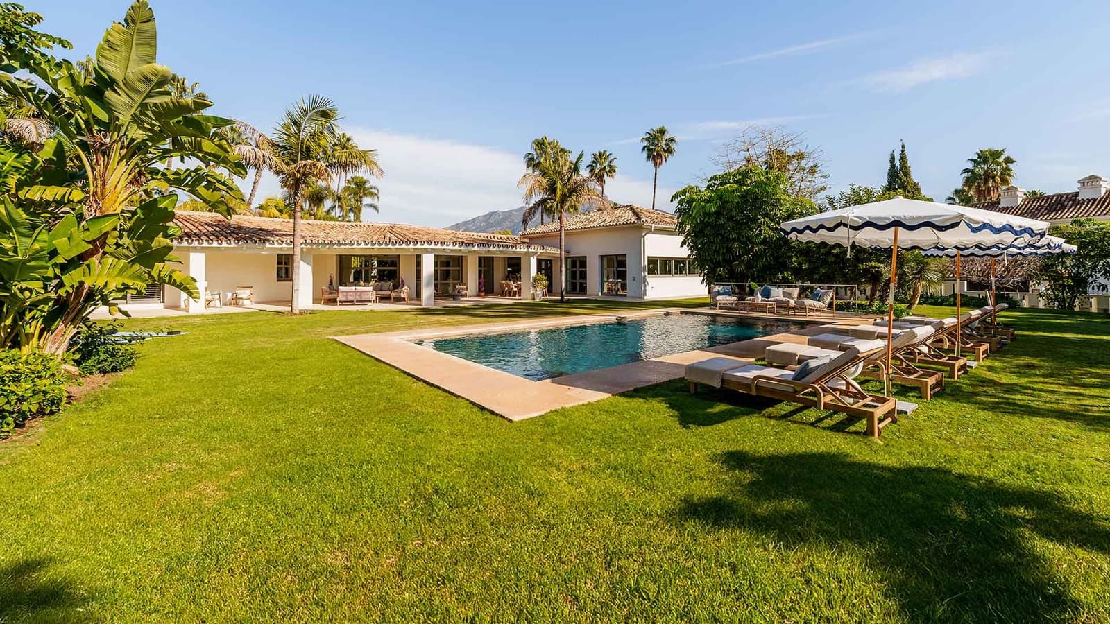 5 sypialnia Willa na sprzedaż w Nueva Andalucia z basenem - 6 995 000 € (Ref: 8834885)