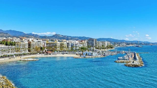 Restaurant/Bar for sale in Playa Bajadilla - Puertos, Marbella - € 600,000 (Ref: 8859621)