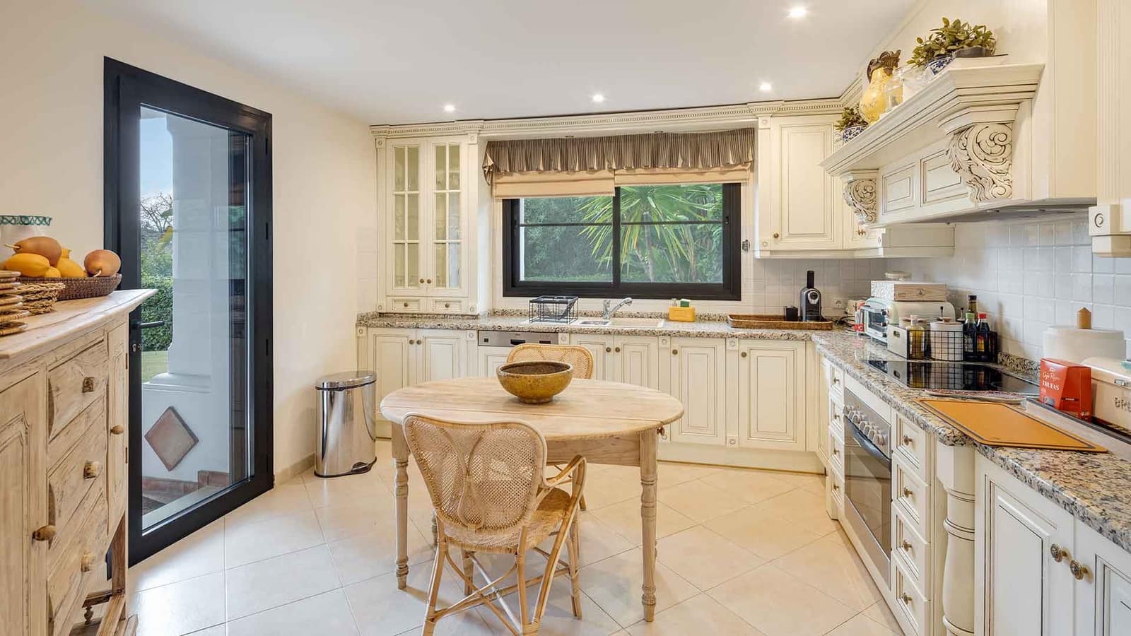 4 soveværelse Villa til salg i La Quinta med swimmingpool - € 2.950.000 (Ref: 8869548)