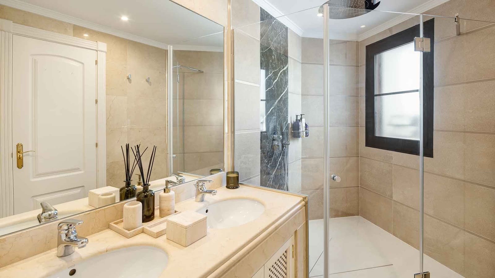 4 soveværelse Villa til salg i La Quinta med swimmingpool - € 2.950.000 (Ref: 8869548)