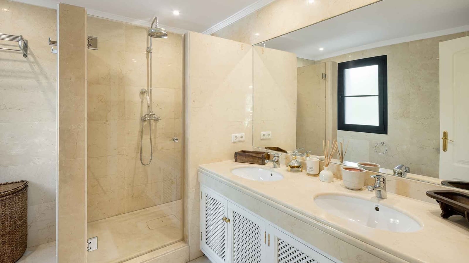 4 soveværelse Villa til salg i La Quinta med swimmingpool - € 2.950.000 (Ref: 8869548)