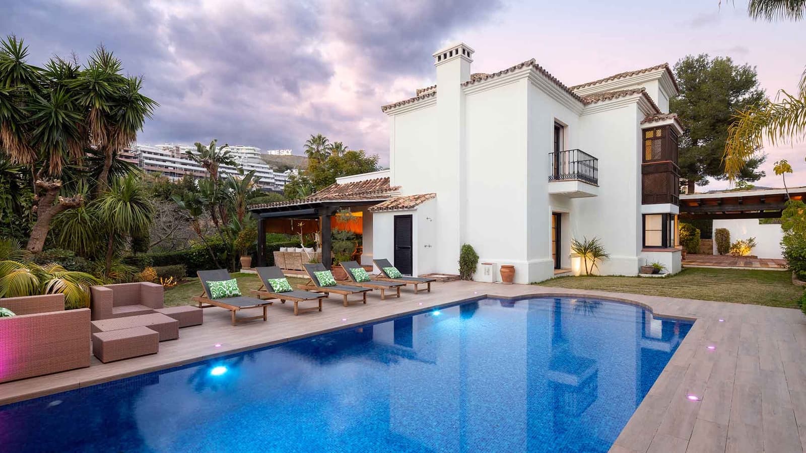 4 soveværelse Villa til salg i La Quinta med swimmingpool - € 2.950.000 (Ref: 8869548)