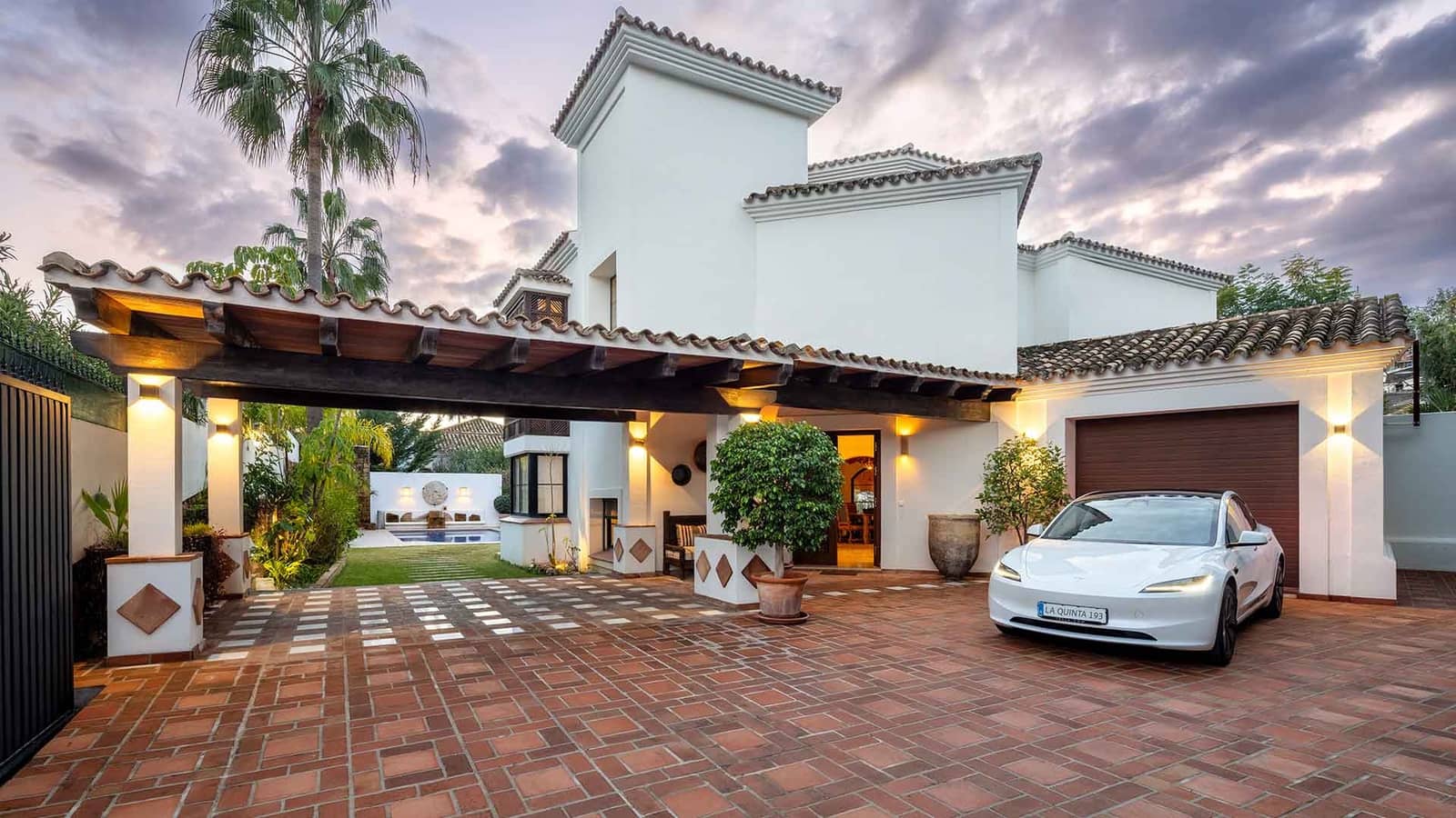 4 soveværelse Villa til salg i La Quinta med swimmingpool - € 2.950.000 (Ref: 8869548)