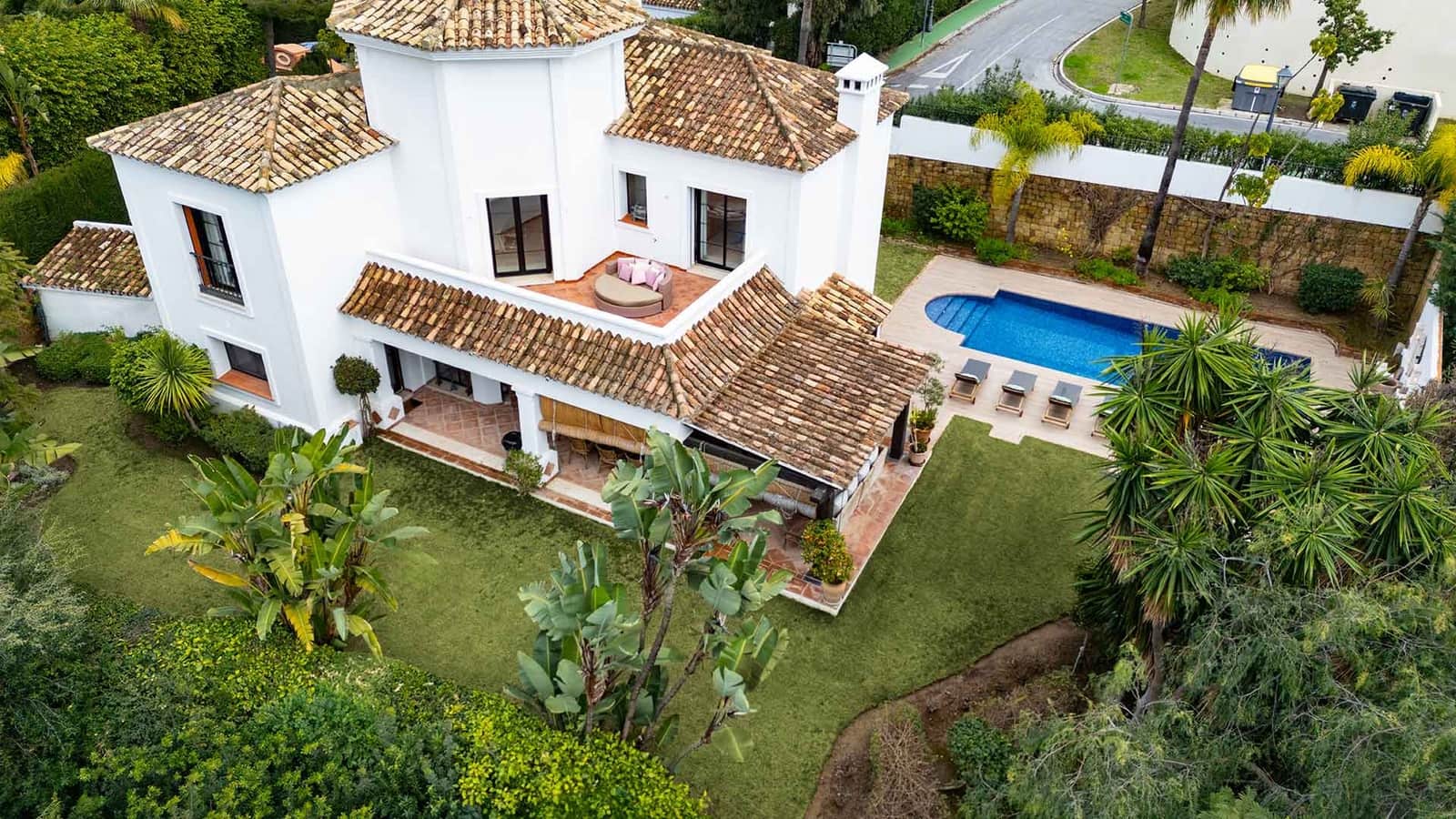 4 soveværelse Villa til salg i La Quinta med swimmingpool - € 2.950.000 (Ref: 8869548)