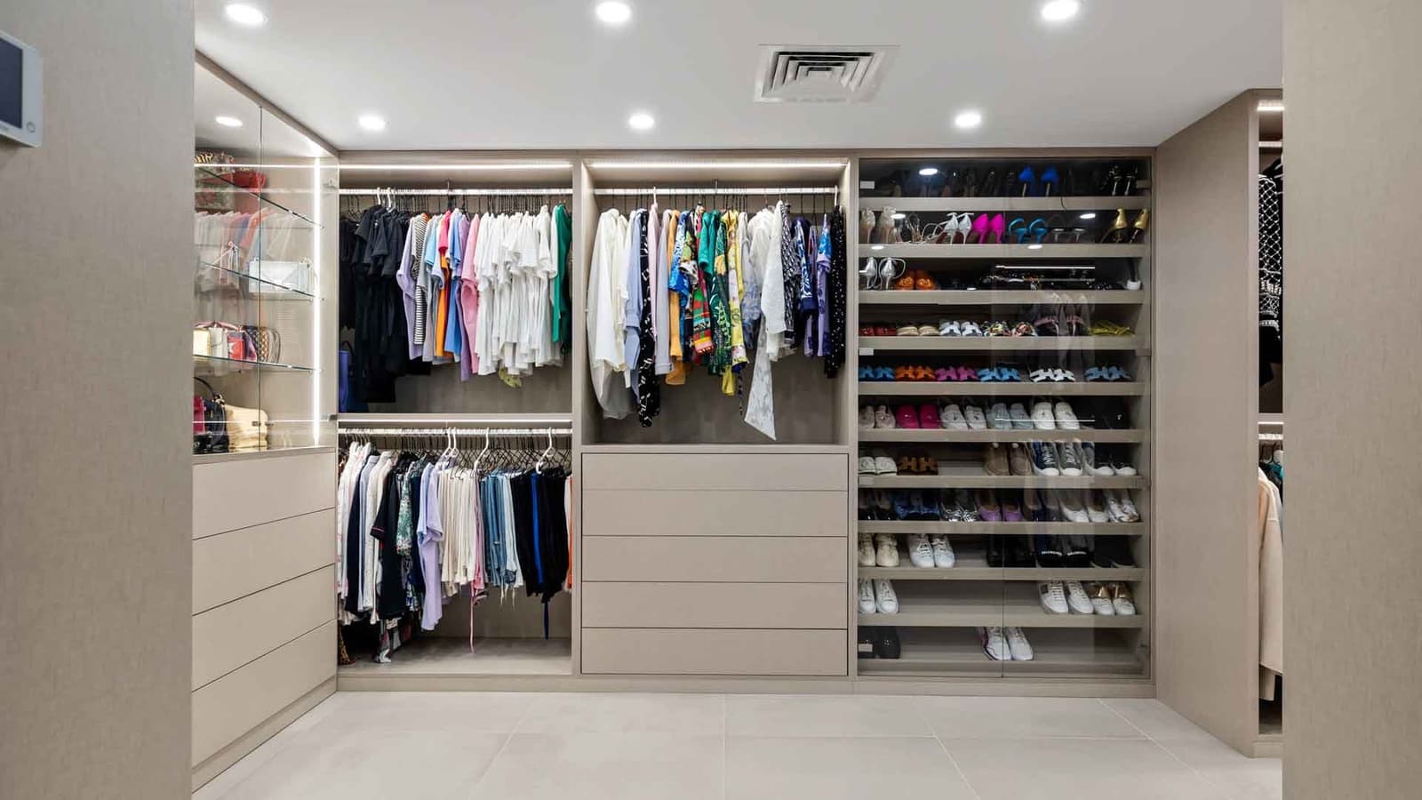 7 bedroom Apartment for sale in Nueva Andalucia with pool - € 4,300,000 (Ref: 8889230)