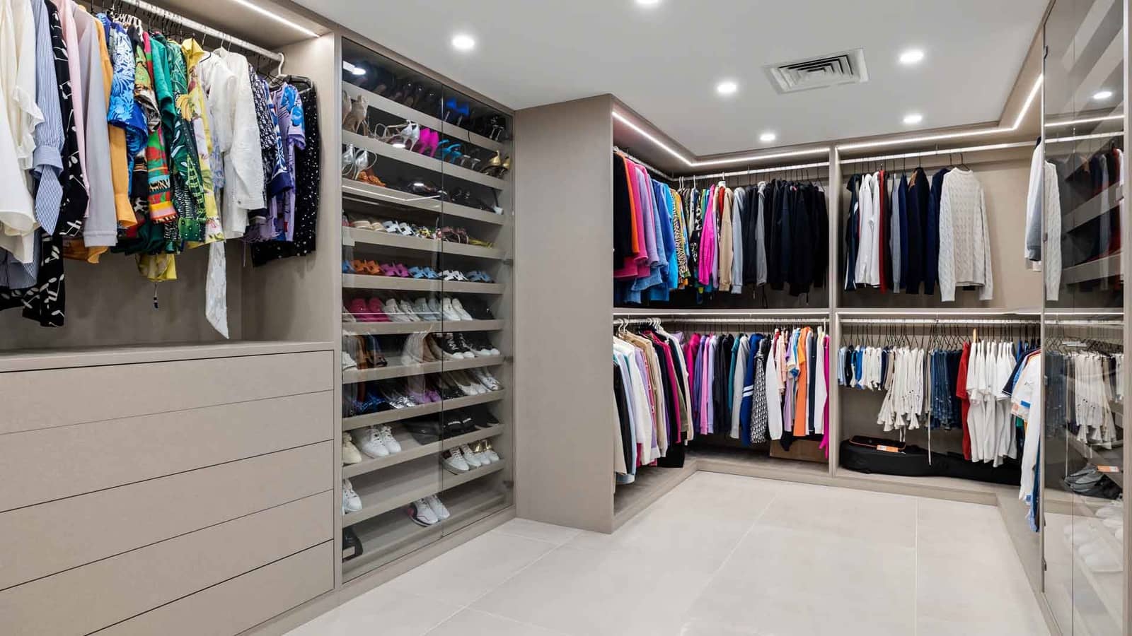 7 bedroom Apartment for sale in Nueva Andalucia with pool - € 4,300,000 (Ref: 8889230)