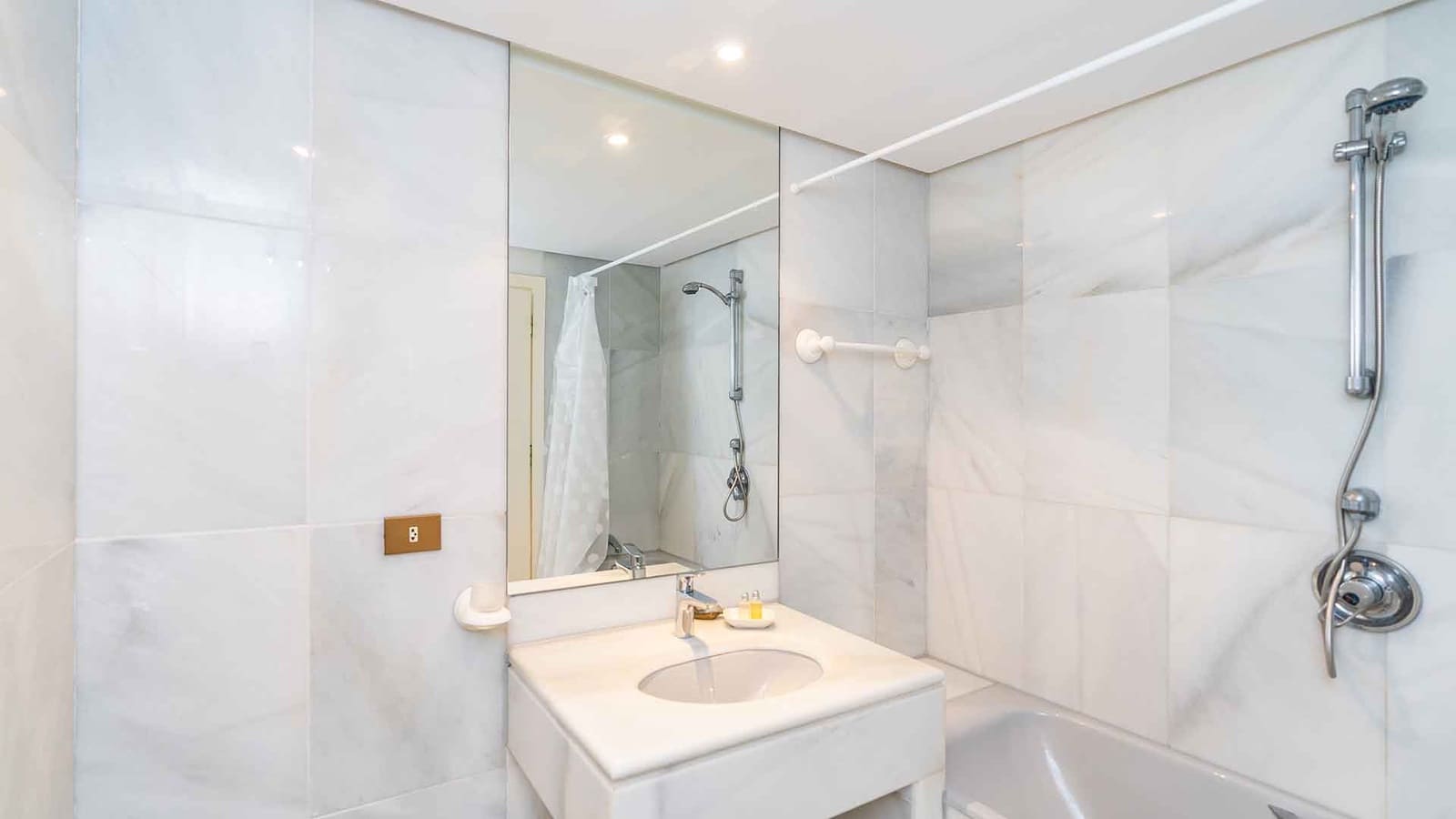 3 soveværelse Lejlighed til salg i Puerto Banus med swimmingpool - € 2.400.000 (Ref: 8894962)