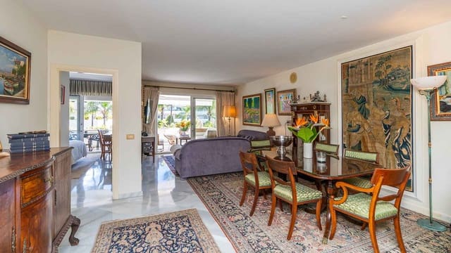 3 soveværelse Lejlighed til salg i Puerto Banus, Marbella med swimmingpool - € 2.400.000 (Ref: 8894962)