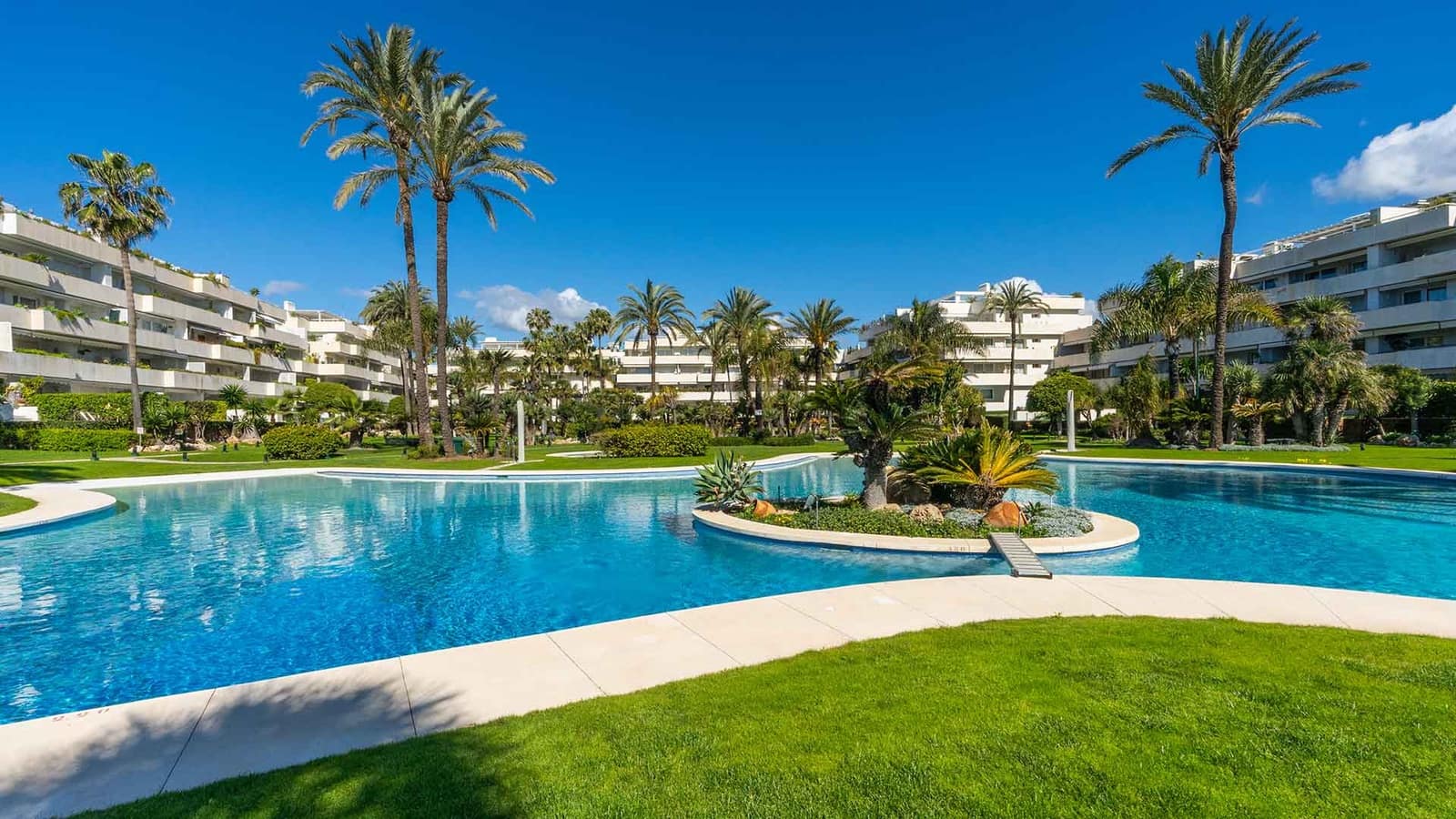 3 soveværelse Lejlighed til salg i Puerto Banus med swimmingpool - € 2.400.000 (Ref: 8894962)