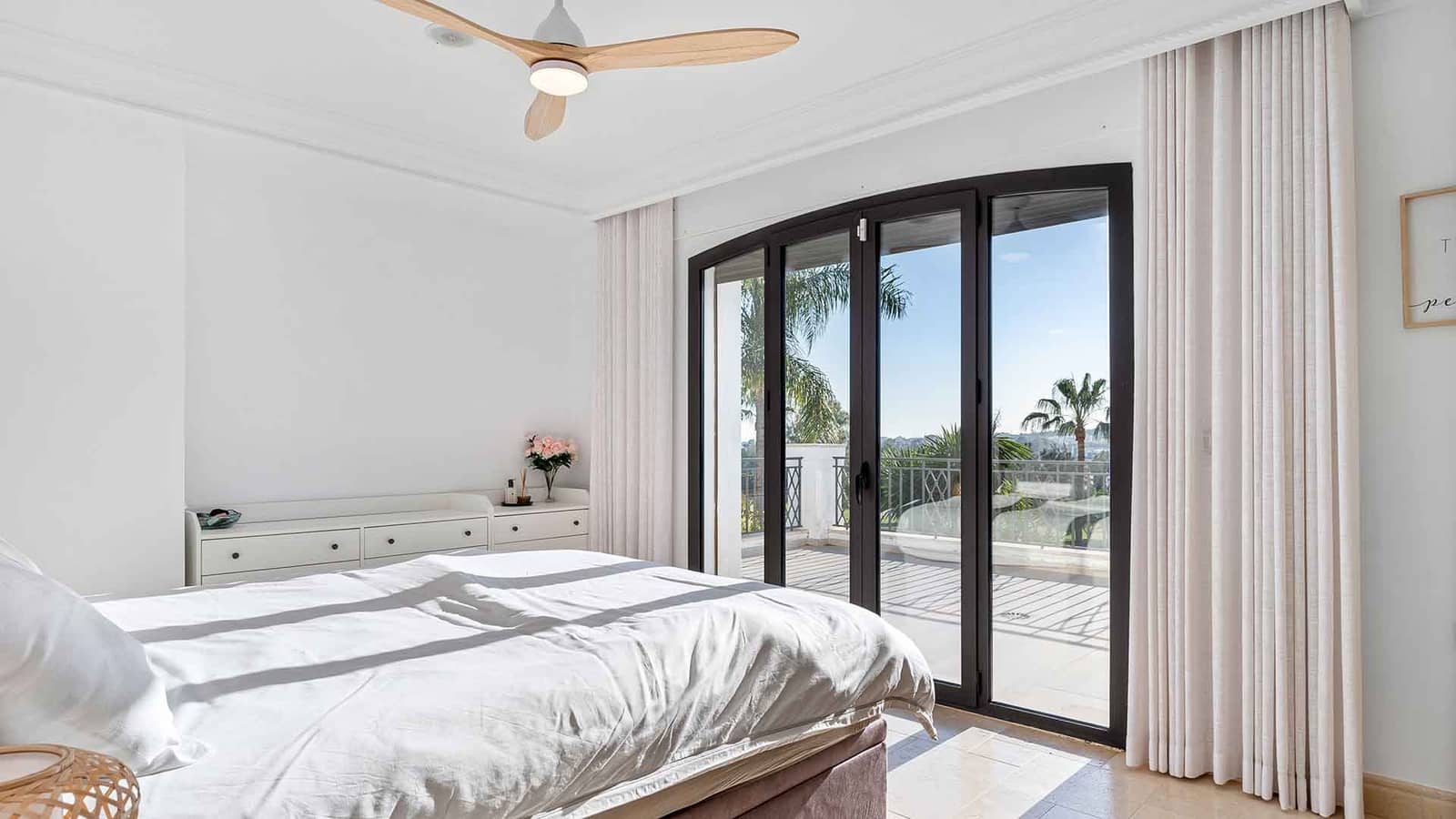 5 bedroom Villa for sale in Nueva Andalucia with pool - € 4,500,000 (Ref: 8917845)