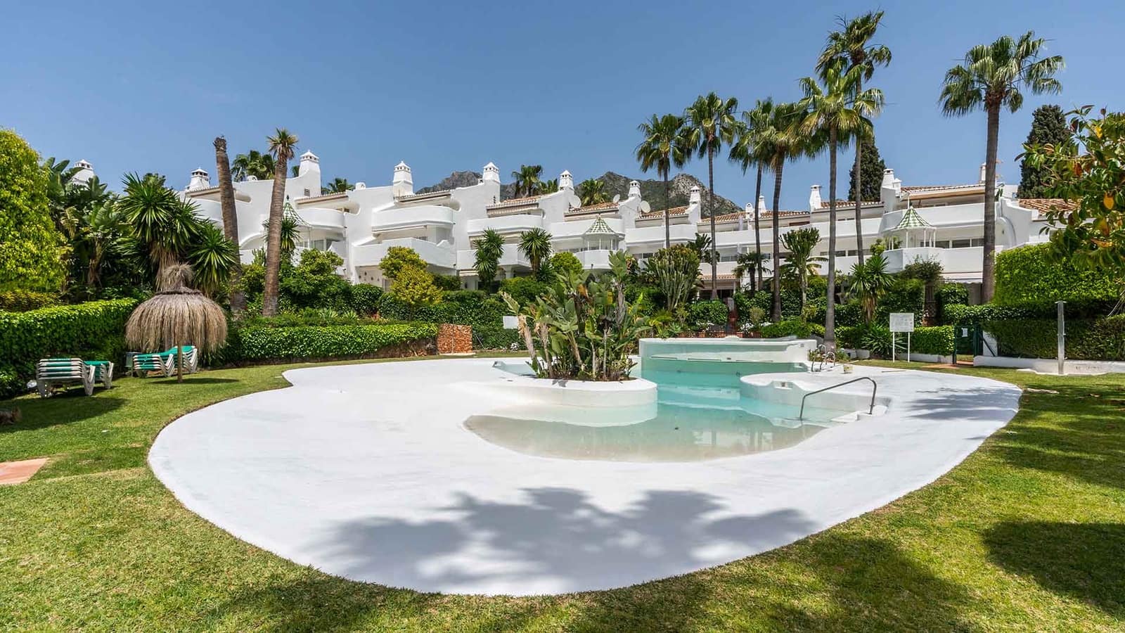 3 soveværelse Byhus til salg i Golden Mile med swimmingpool - € 865.000 (Ref: 8952699)