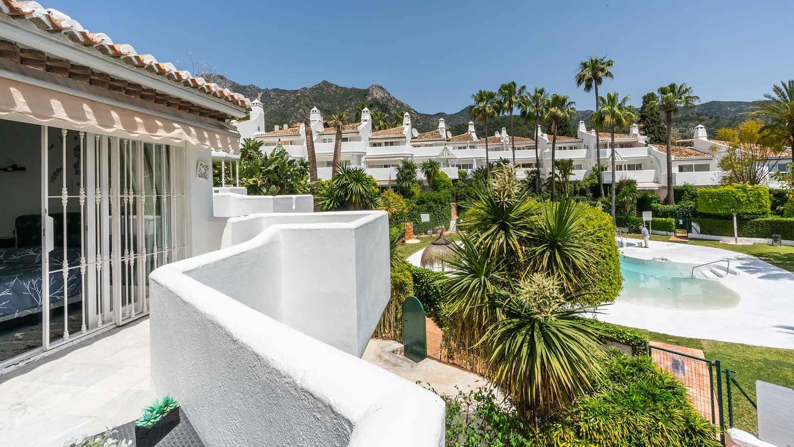 3 soveværelse Byhus til salg i Golden Mile med swimmingpool - € 865.000 (Ref: 8952699)