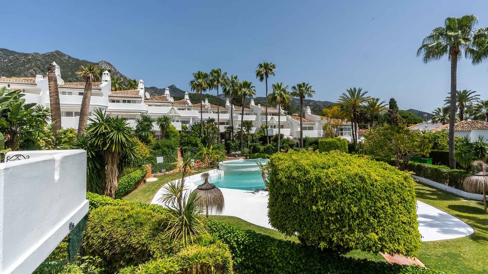 3 soveværelse Byhus til salg i Golden Mile med swimmingpool - € 865.000 (Ref: 8952699)