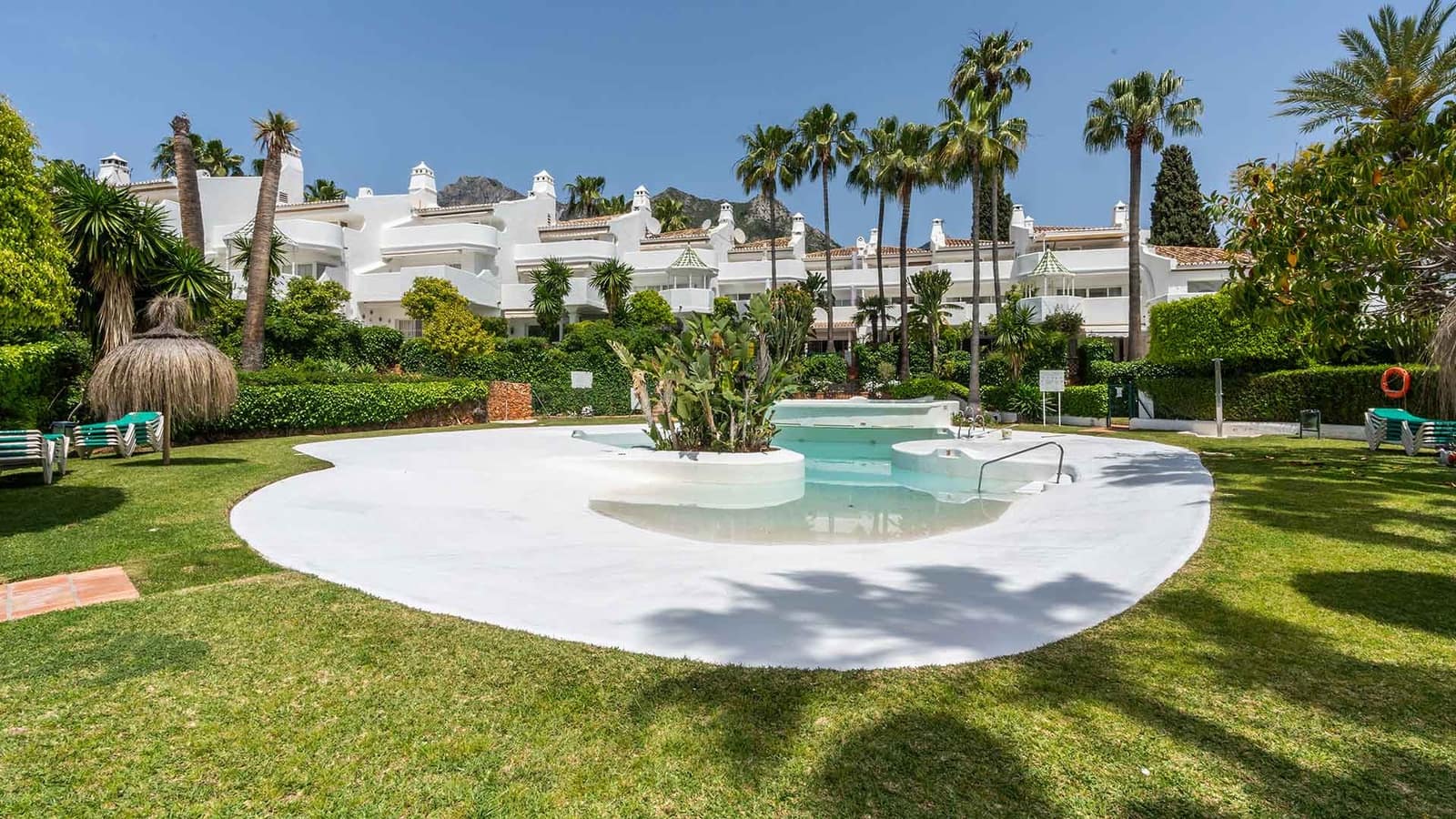 3 soveværelse Byhus til salg i Golden Mile med swimmingpool - € 865.000 (Ref: 8952699)